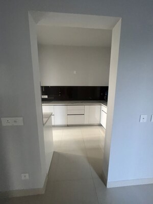 Room in 3 BHK Apartment at Central Park Flower Valley Aqua Front Towers, Sohna Sector 33 – for Rent
