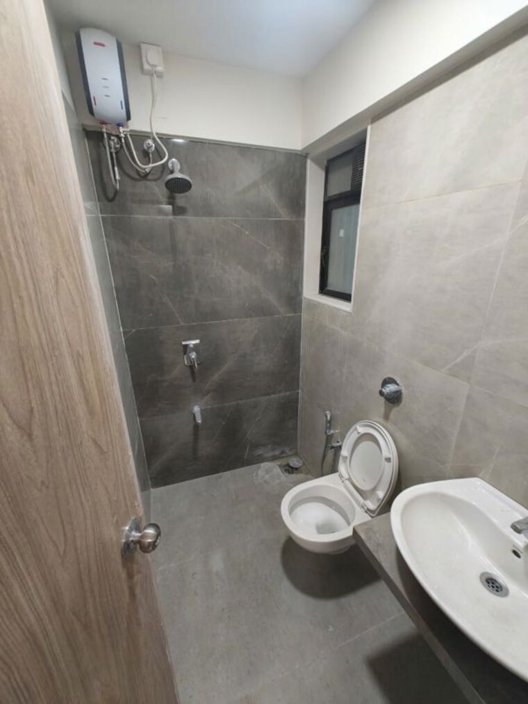 Bathroom, chandiwala-pearl-heaven Pg For Boys & Girls In Andheri East 10689903