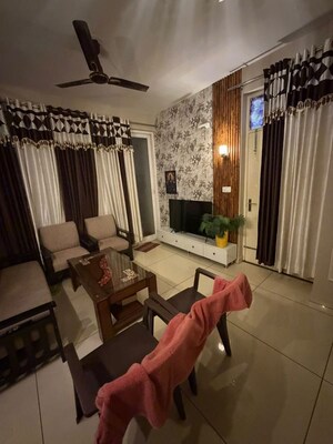 Team Area in 2 BHK Apartment at Sector 82 – for Rent