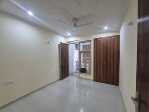 Room in 1 BHK Builder Floor at Palm Residency Chhatarpur, Chattarpur – for Rent