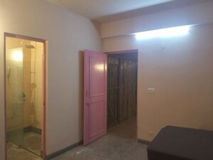 Room in 3 BHK Builder Floor at Mayur Vihar 1 – for Rent