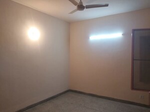 Room in 3 BHK Builder Floor at Mayur Vihar 1 – for Rent