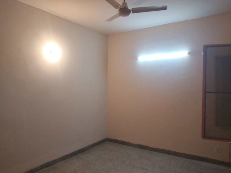 Room, mayur vihar 1 3 Bedroom 1000 Sq.Ft. Builder Floor In Mayur Vihar 1 Delhi 10689928