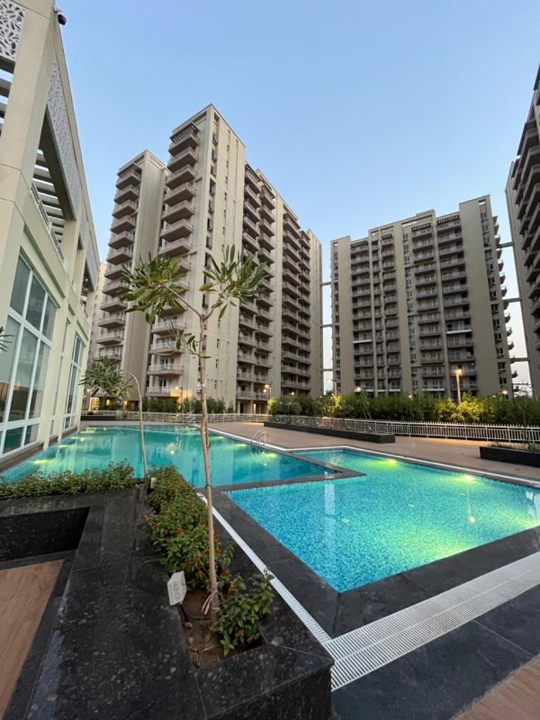 Swimming Pool, silverglades-the-melia 2 Bedroom 1425 Sq.Ft. Apartment In Sohna Sector 35 Gurgaon 10689935
