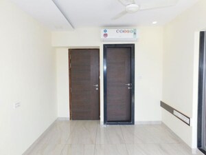 Room in 3 BHK Apartment at Mayfair Boulevard, Santacruz West – for Rent