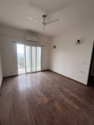 Room in 3 BHK Apartment at Assotech Blith, Sector 99 – for Sale