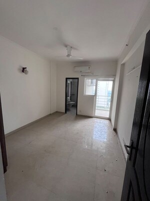 Room in 3 BHK Apartment at Assotech Blith, Sector 99 – for Sale