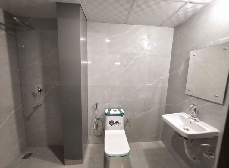 Bathroom, rajouri garden 3 Bedroom 150 Sq.Yd. Builder Floor In Rajouri Garden Delhi 10690020