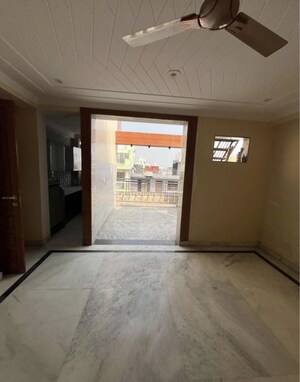 Room in 3 BHK Builder Floor at Rajouri Garden – for Rent