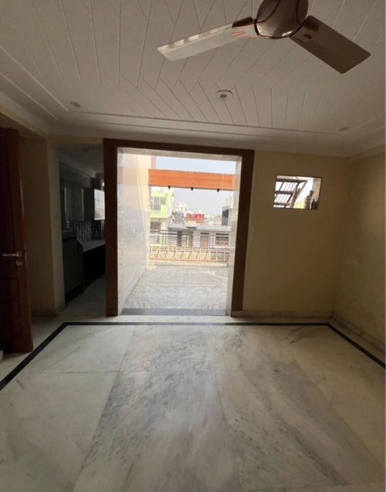 Room, rajouri garden 3 Bedroom 150 Sq.Yd. Builder Floor In Rajouri Garden Delhi 10690020
