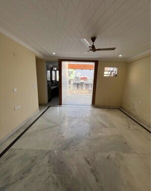 Room in 3 BHK Builder Floor at Rajouri Garden – for Rent