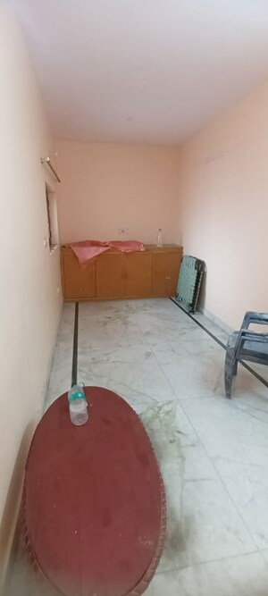 1 RK Independent House For Rent in Sector 16