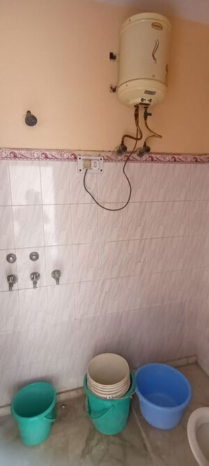 Bathroom in 1 RK Independent House at Sector 16 – for Rent