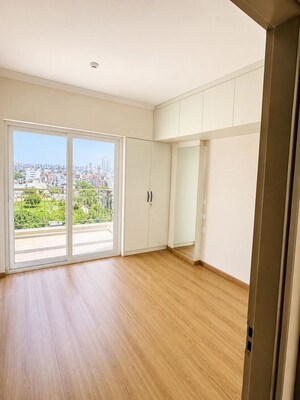 Room in 3 BHK Builder Floor at Sector 21 – for Rent