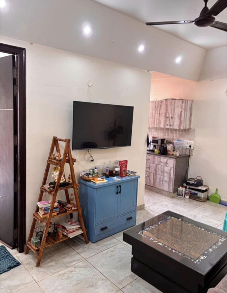 Living Room, tagore garden 2 Bedroom 100 Sq.Ft. Builder Floor In Tagore Garden Delhi 10690030