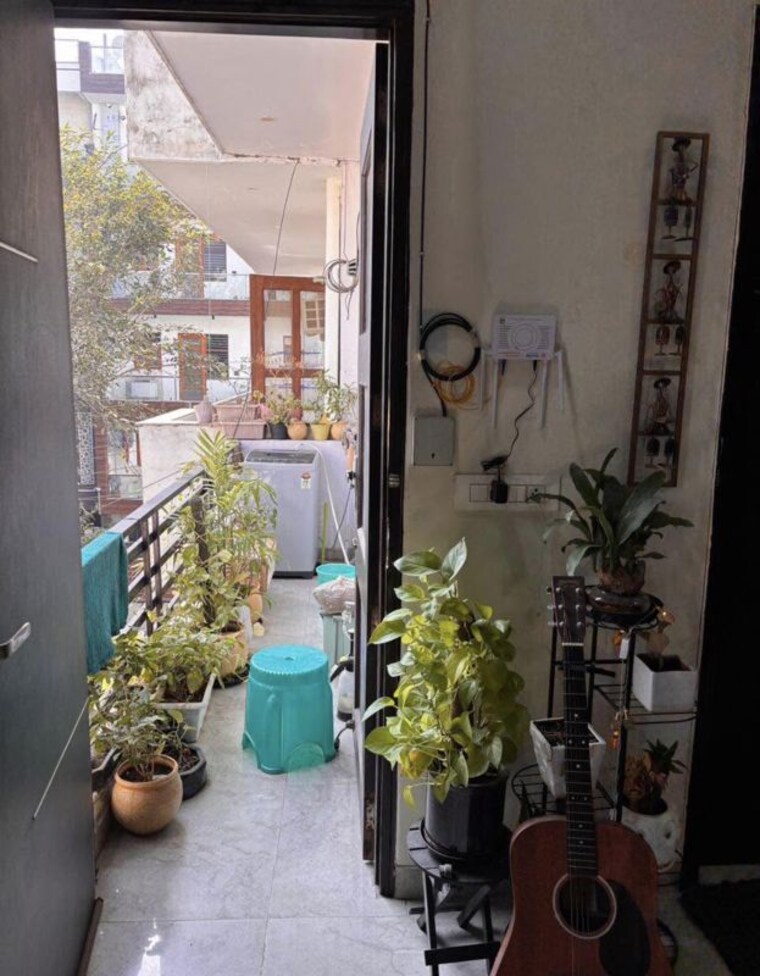 Balcony, tagore garden 2 Bedroom 100 Sq.Ft. Builder Floor In Tagore Garden Delhi 10690030