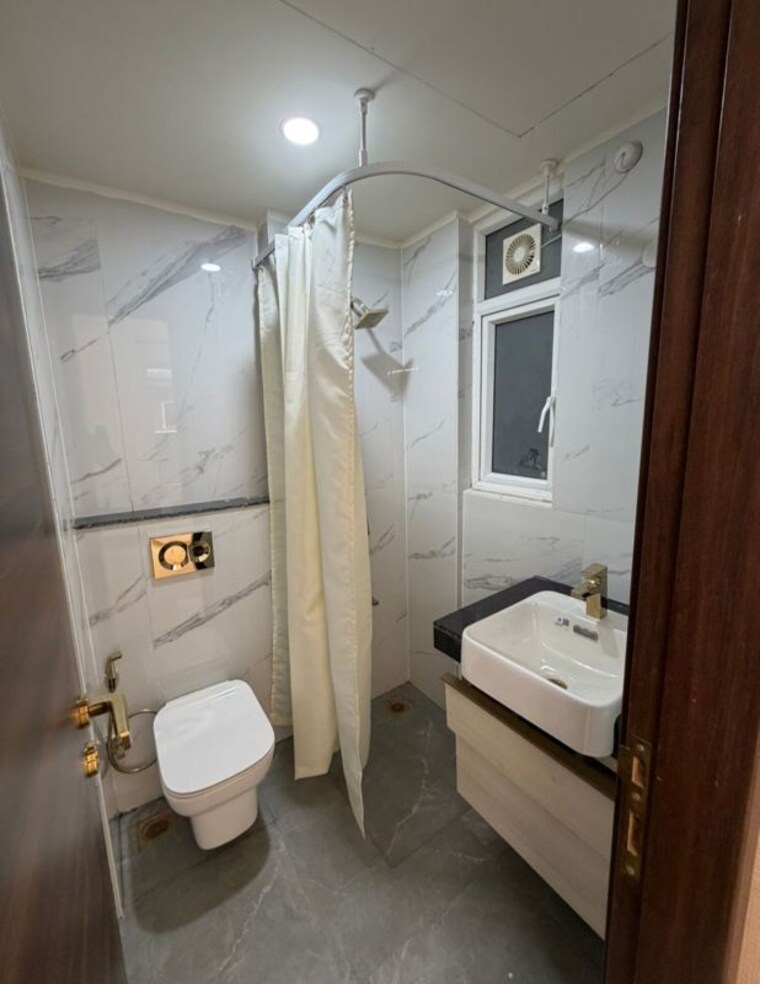 Bathroom, smart-world-orchard 2 Bedroom 1250 Sq.Ft. Apartment In Sector 61 Gurgaon 10690040