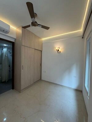 Room in 2 BHK Apartment at Smart World Orchard, Sector 61 – for Rent