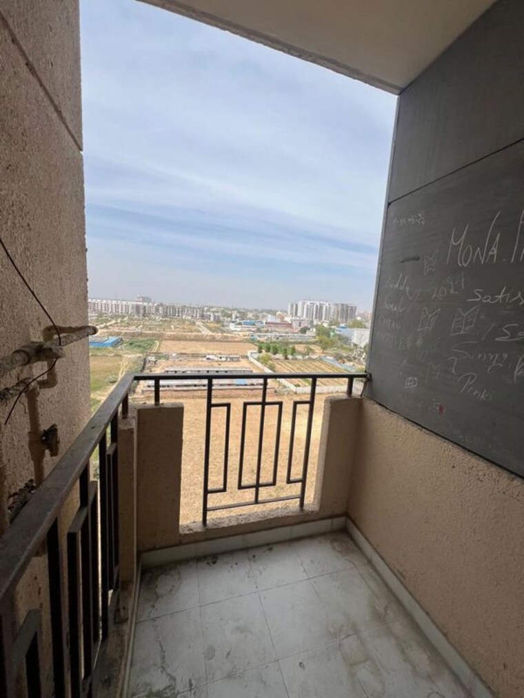 Balcony, signature-global-orchard-avenue 2 Bedroom 750 Sq.Ft. Apartment In Sector 93 Gurgaon 10690042