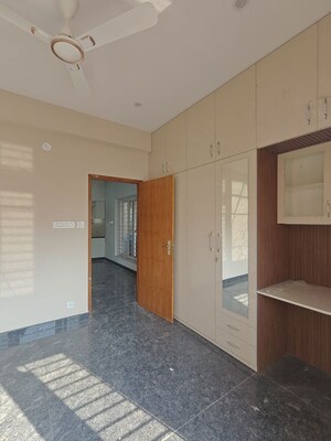 Room in 2 BHK Builder Floor at Arekere – for Rent