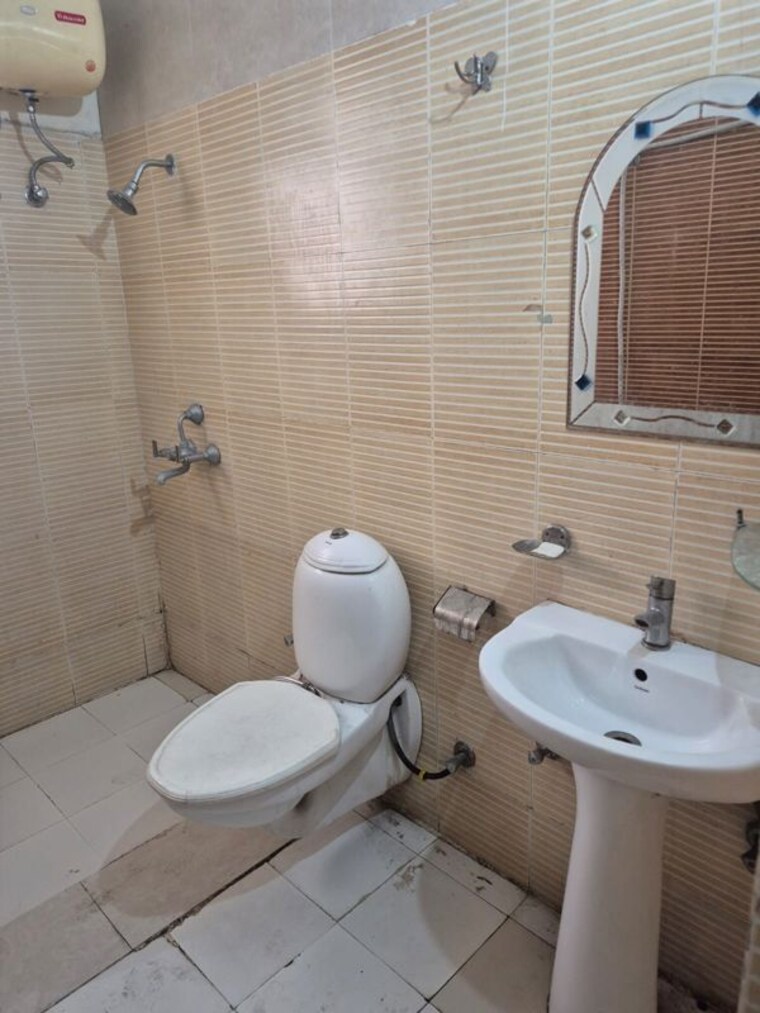 Bathroom, nk-savitry-enclave 3 Bedroom 1860 Sq.Ft. Apartment In Vip Road Zirakpur 10690058