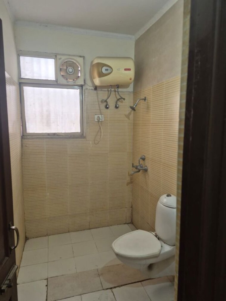 Bathroom, nk-savitry-enclave 3 Bedroom 1860 Sq.Ft. Apartment In Vip Road Zirakpur 10690058