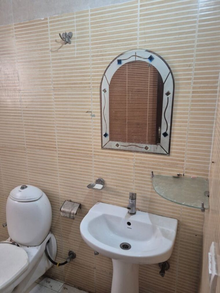 Bathroom, nk-savitry-enclave 3 Bedroom 1860 Sq.Ft. Apartment In Vip Road Zirakpur 10690058
