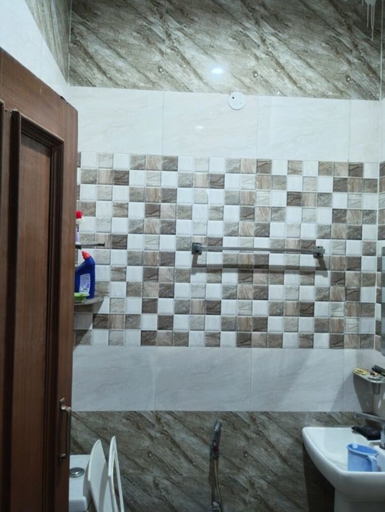 Bathroom, shiva-enclave-zirakpur 2 Bedroom 900 Sq.Ft. Independent House In Patiala Road Zirakpur 10690066