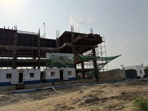  Shop For Sale in Uniwest Hub, Sector 22d Yamuna Expressway