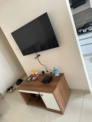 Furnished Amenities in 2 BHK Apartment at Supertech Hues, Sector 68 – for Rent