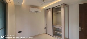 Room in 4 BHK Apartment at Saket – for Rent