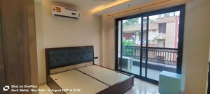 Room in 4 BHK Apartment at Saket – for Rent