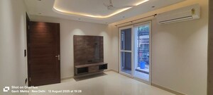 Room in 4 BHK Apartment at Saket – for Rent