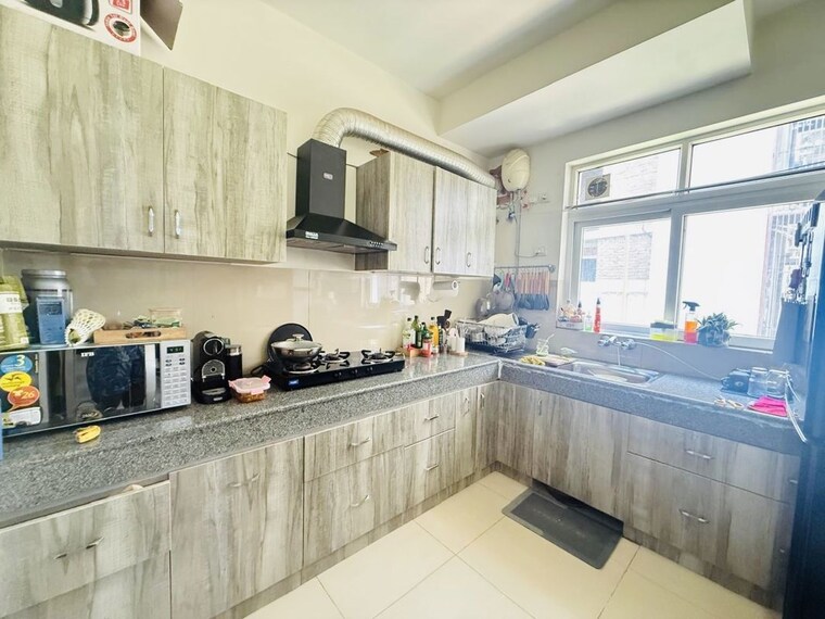 Kitchen, emaar-emerald-hills-phase-2 3 Bedroom 1750 Sq.Ft. Apartment In Sector 65 Gurgaon 10690106