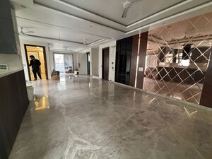 Parking in 3 BHK Builder Floor at DLF Alameda Independent Floors, Sector 73 – for Rent