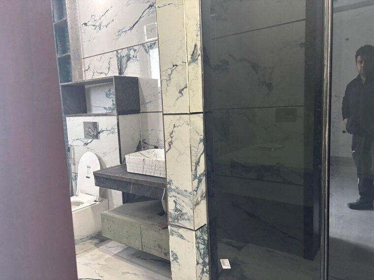 Bathroom, dlf-alameda-independent-floors 3 Bedroom 500 Sq.Ft. Builder Floor In Sector 73 Gurgaon 10690108