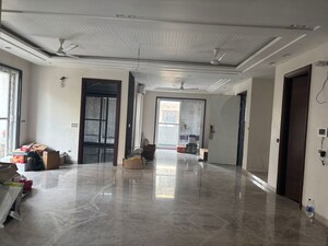 Building Lobby in 3 BHK Builder Floor at DLF Alameda Independent Floors, Sector 73 – for Rent