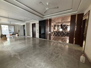 Parking in 3 BHK Builder Floor at DLF Alameda Independent Floors, Sector 73 – for Rent