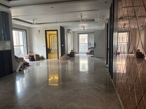 Building Lobby in 3 BHK Builder Floor at DLF Alameda Independent Floors, Sector 73 – for Rent