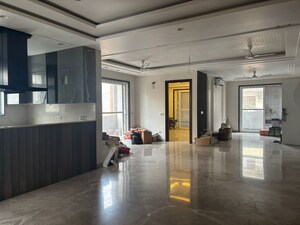 Parking in 3 BHK Builder Floor at DLF Alameda Independent Floors, Sector 73 – for Rent