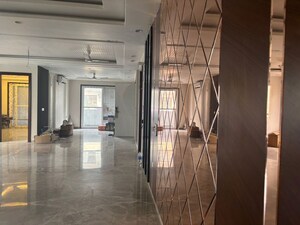 Staircase in 3 BHK Builder Floor at DLF Alameda Independent Floors, Sector 73 – for Rent