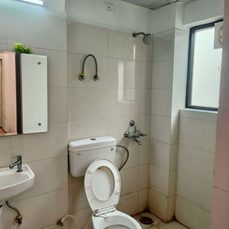 Bathroom, amolik-sankalp 3 Bedroom 851 Sq.Ft. Apartment In Sector 85 Faridabad 10690123
