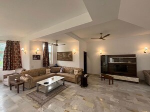 Parking in 4 BHK Independent House at Dlf Farms – for Rent