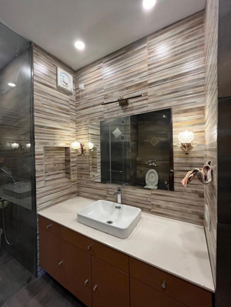 Bathroom, dlf farms 4 Bedroom 43000 Sq.Ft. Independent House In Dlf Farms Delhi 10690116