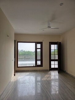 3 BHK +Independent House For Rent in DLF Central Square