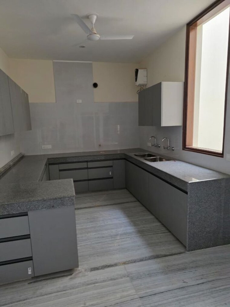 Kitchen, dlf-central-square 3 Bedroom 350 Sq.Yd. Independent House In North Mullanpur Chandigarh 10690119