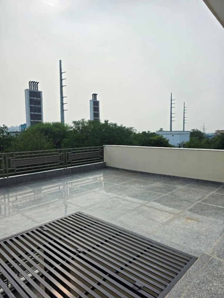 Swimming Pool, dlf-central-square 3 Bedroom 350 Sq.Yd. Independent House In North Mullanpur Chandigarh 10690119