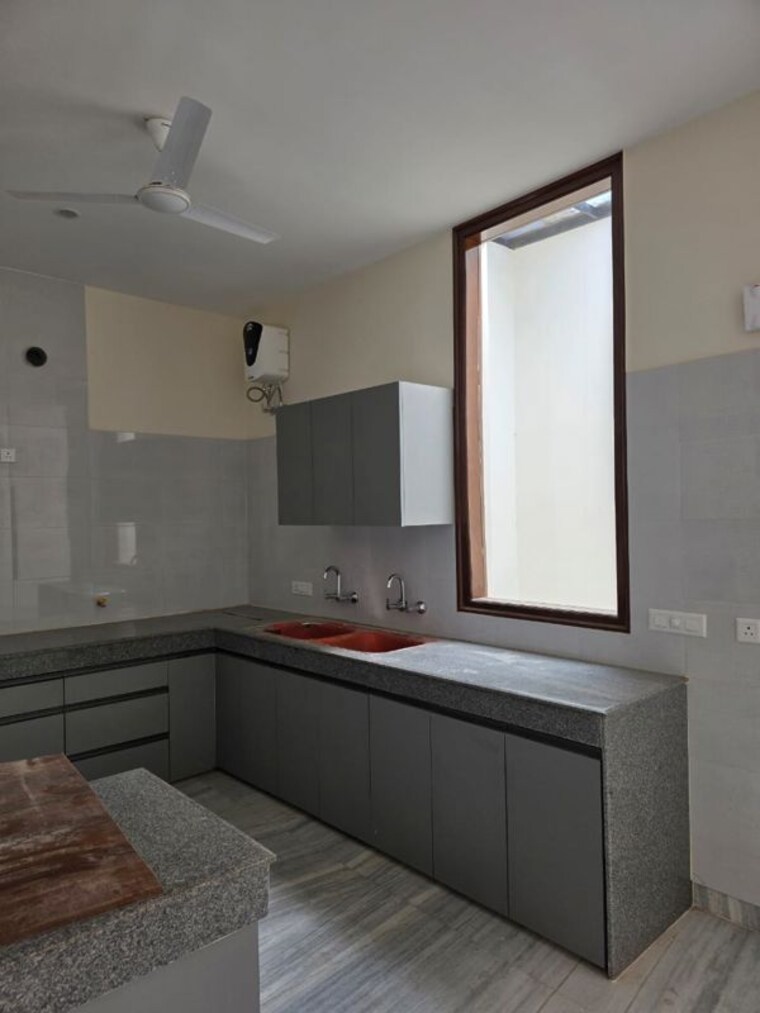 Kitchen, dlf-central-square 3 Bedroom 350 Sq.Yd. Independent House In North Mullanpur Chandigarh 10690119