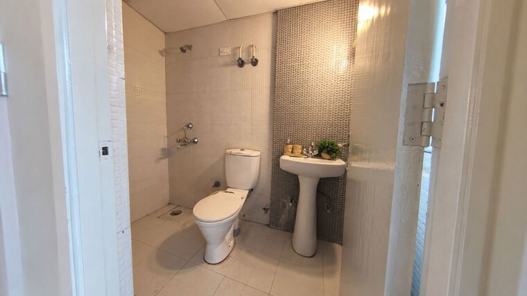 Bathroom, scc-sapphire 2 Bedroom 885 Sq.Ft. Apartment In Raj Nagar Extension Ghaziabad 10690125