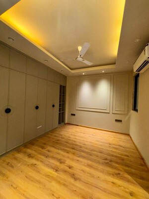 Room in 3 BHK Apartment at Raj One Good Earth, Sector 71 – for Rent